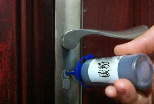 钥匙断了用什么粘,钥匙插在门里断了图2