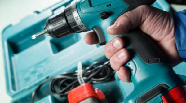 钥匙断了用什么粘,钥匙插在门里断了图3