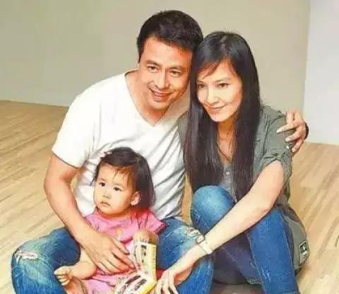 娱乐圈没生子女的女明星有多少个（盘点娱乐圈拼命生子的高龄女星）(7)