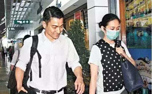 娱乐圈没生子女的女明星有多少个（盘点娱乐圈拼命生子的高龄女星）(5)