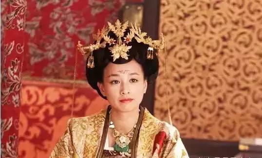 娱乐圈没生子女的女明星有多少个（盘点娱乐圈拼命生子的高龄女星）(9)