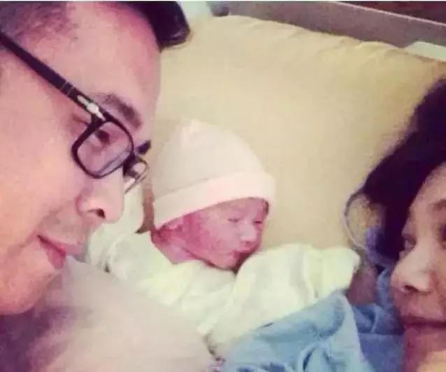 娱乐圈没生子女的女明星有多少个（盘点娱乐圈拼命生子的高龄女星）(4)