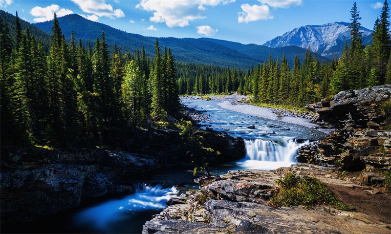 新疆分南北两疆哪个乱(南新疆和北新疆哪个治安好)