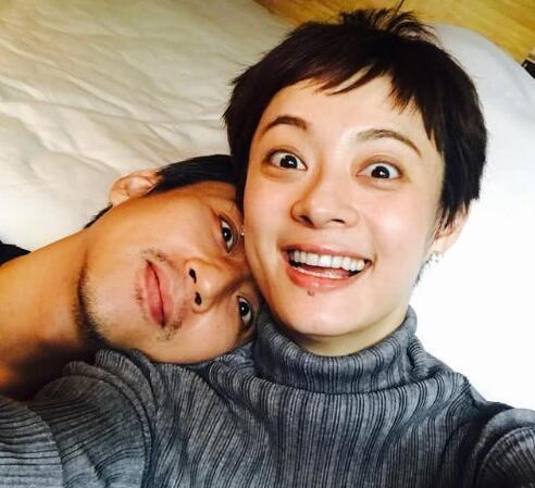 她是邓超的前女友，结婚遇渣男，后遇到刘烨生双胞胎，今很幸福