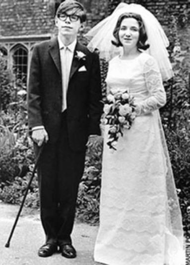 霍金说话的“秘诀”，他的轮椅到底有什么神奇的地方？！