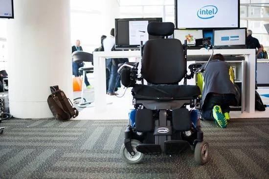 霍金说话的“秘诀”，他的轮椅到底有什么神奇的地方？！