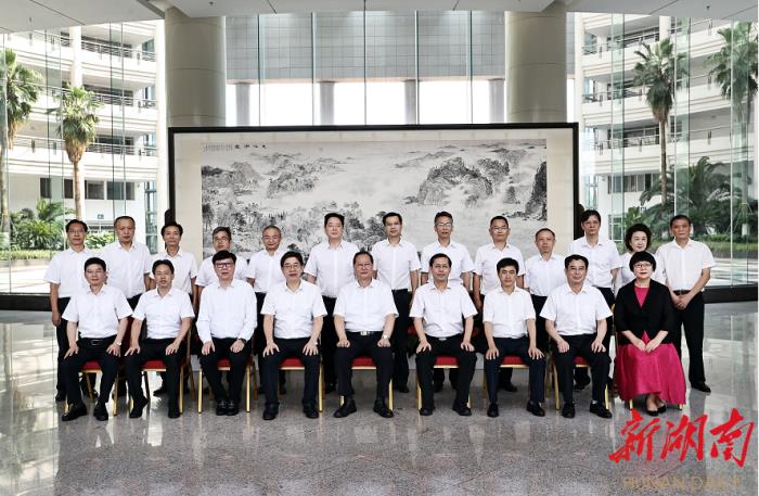 法律顾问制度（深入实施政府法律顾问制度）