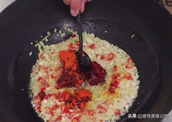 在家教你做好吃的麻辣烫，鲜辣味美，食材丰富，不错的家常美食