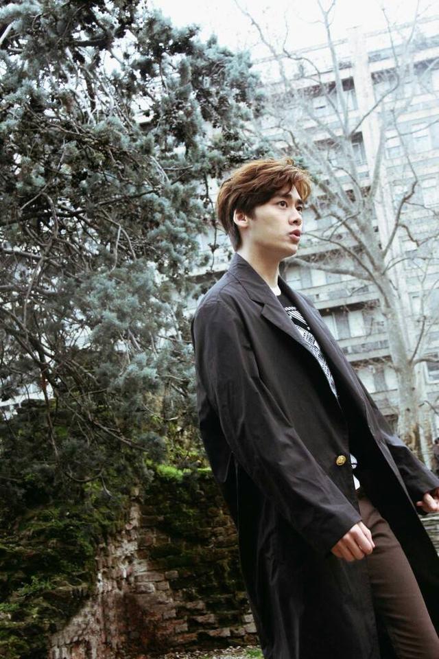 关于李易峰的40张壁纸（一组长睫毛李易峰的高清无水印壁纸）(12)