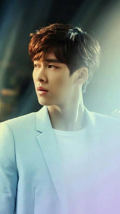 关于李易峰的40张壁纸（一组长睫毛李易峰的高清无水印壁纸）(2)