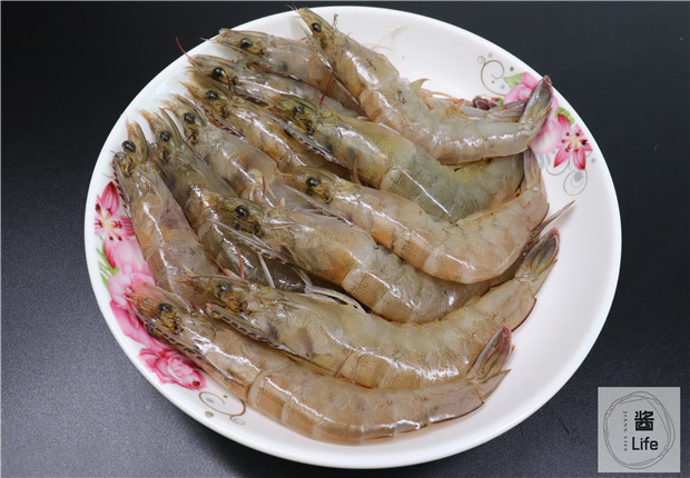 怎么挑虾线方便又快捷(挑虾线的正确做法)