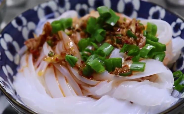 凉粉怎么做好吃（清凉透爽的凉粉家常做法）