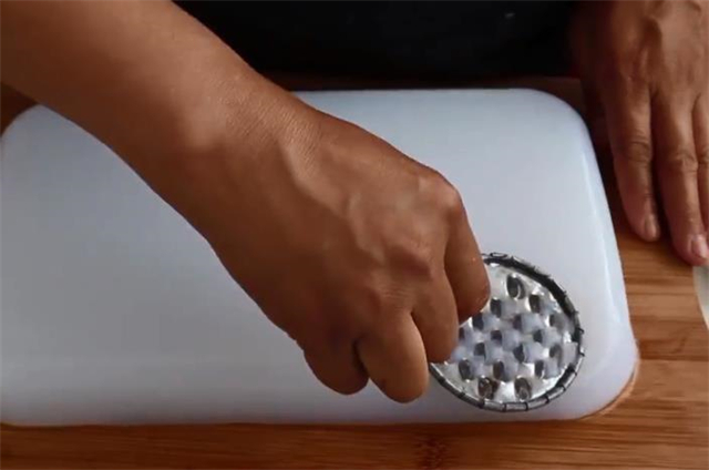 凉粉怎么做好吃（清凉透爽的凉粉家常做法）