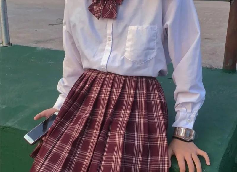 有了女朋友，但还是见一个爱一个，这种心理正常吗？